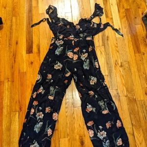 Navy flower print Reformation jumpsuit Size 0 100% Viscose